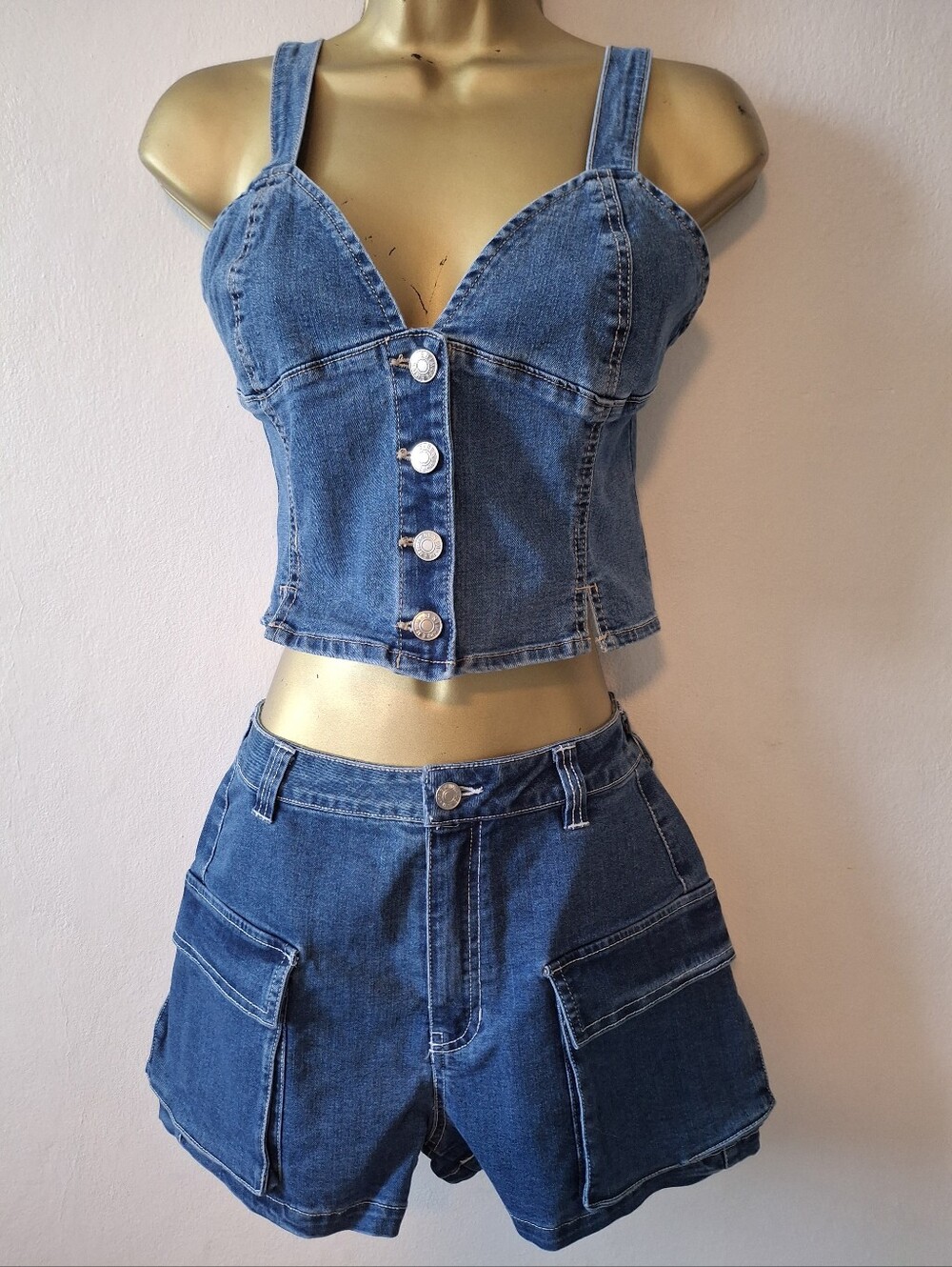 Denim Button-Front Cropped Tank Top - Blue